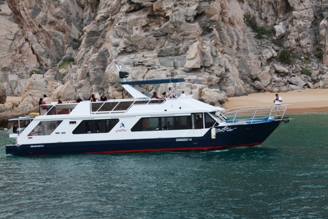  Ausflugsboot 